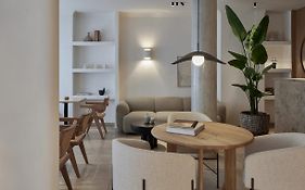 ADELANTE Boutique Hotel